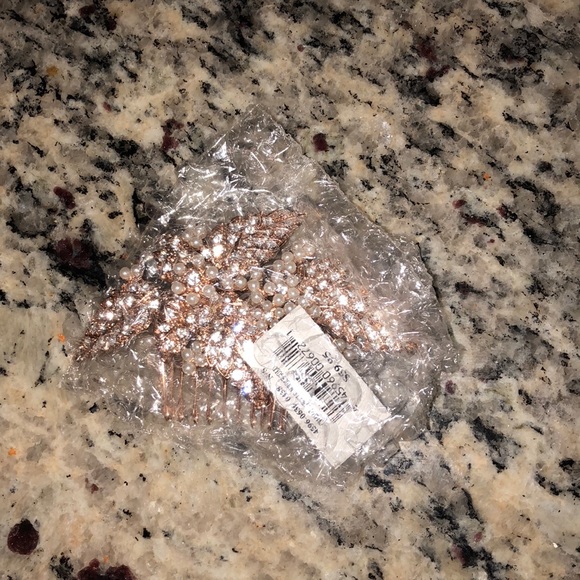 NWT comb hair accessory - Picture 2 of 3